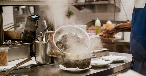 Accidents en cuisine, prévenir les coupures, brûlures et dangers du quotidien, nos conseils sur les bons réflexes à adopter